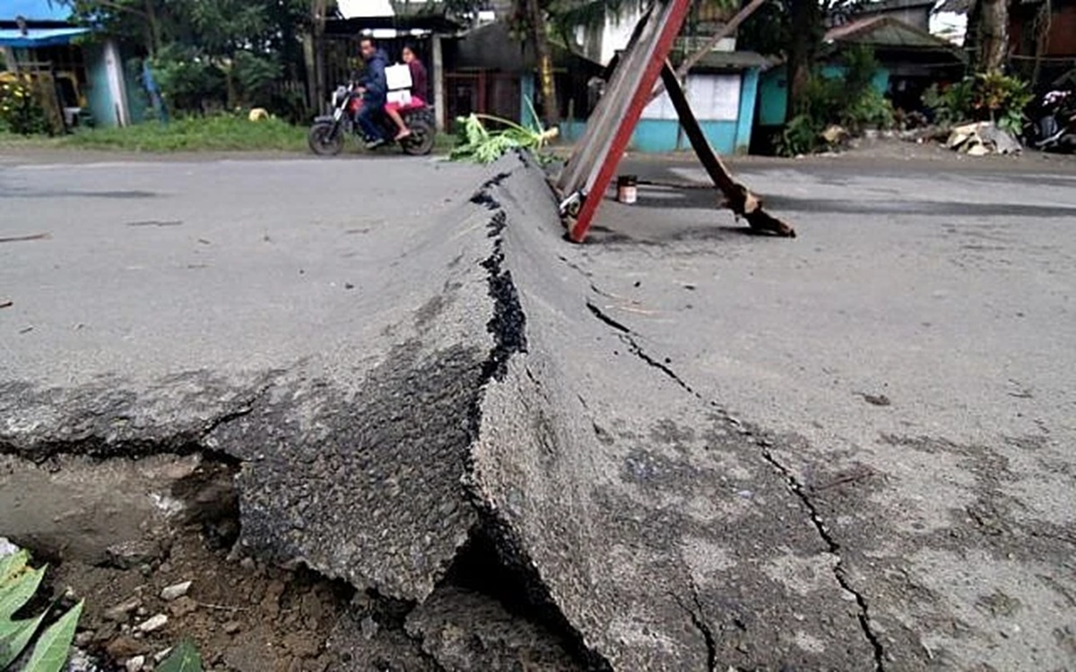 6.5-Magnitude Quake Hits Southern Philippines