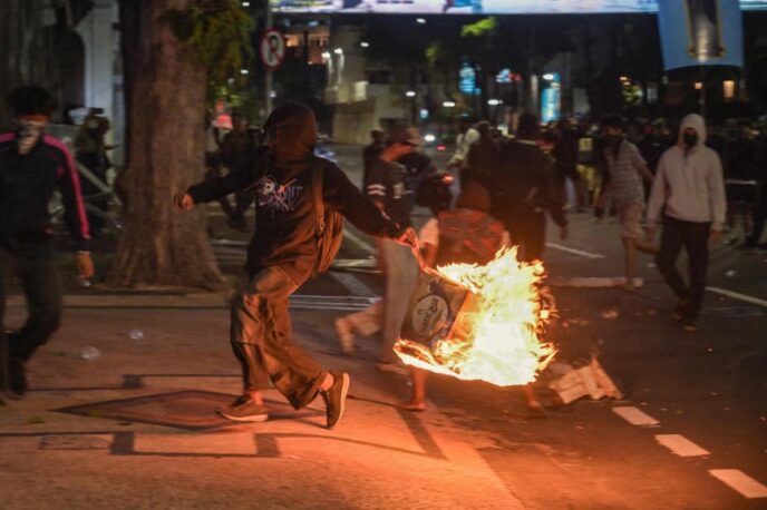 Indonesian Police Arrest Dozens in Anti-Government Protest