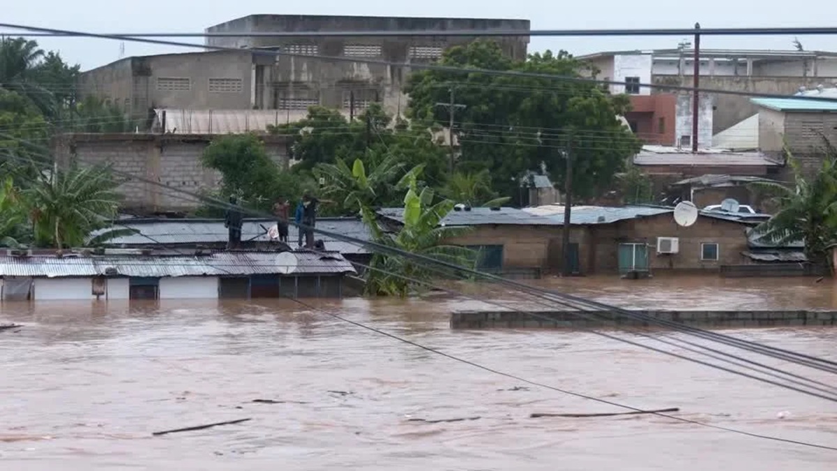 Floods Kill Three, Destroy Ghana's Capital