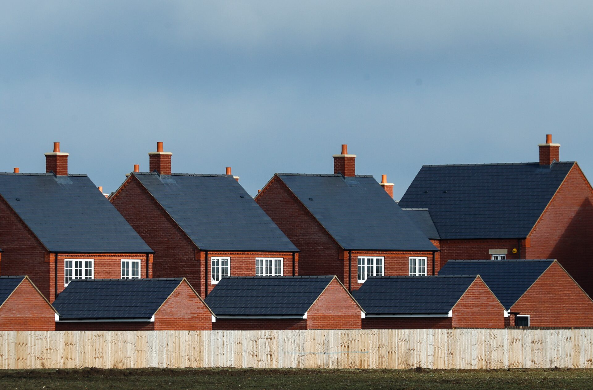 UK Home Prices Record Biggest Monthly Fall Since 2025 (NewsCentral TV)