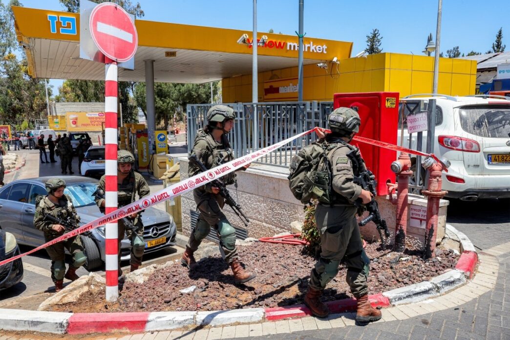 One Killed, Five Wounded in Israel Shooting Attacks