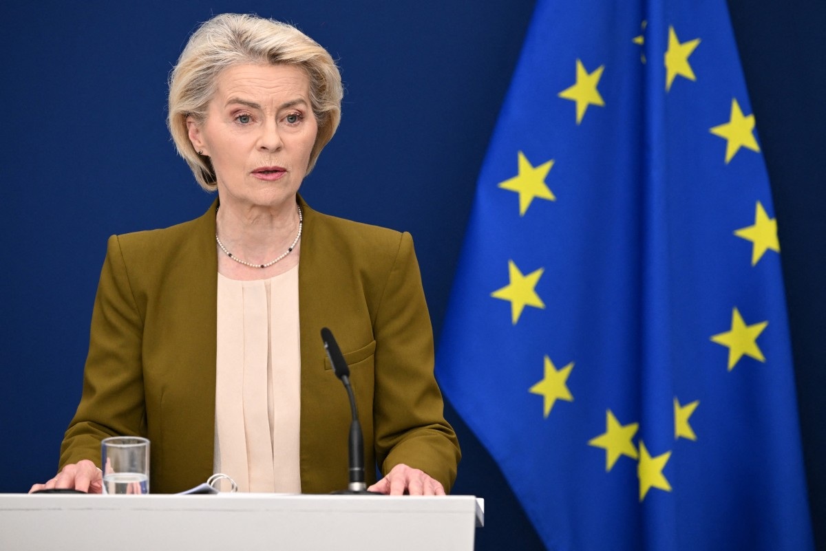 EU Proposes Social Media Ban For Under-13s (NewsCentral TV)