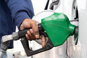 Sri Lanka Cuts Fuel Prices by 6% (NewsCentral TV)