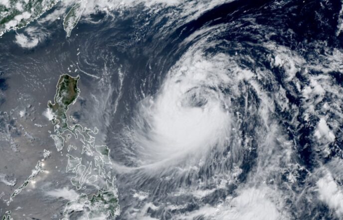 Tropical Storm Injures Nine, Cuts Power in Japan
