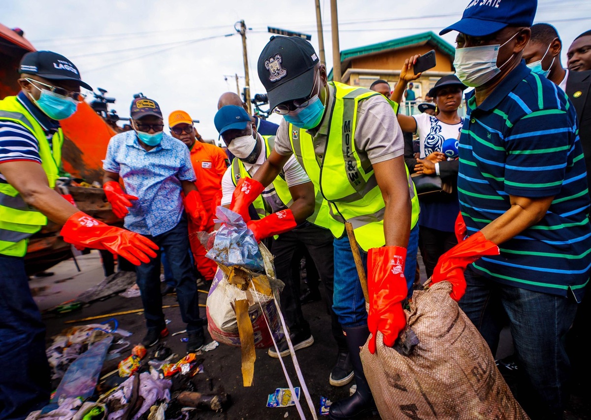 Sanwo-Olu clearing refuse during the monthly environmental sanitation exercise on Saturday. 
