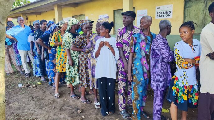 IN PICTURES: Voters Arrive Early at Polling Units Across Ekiti