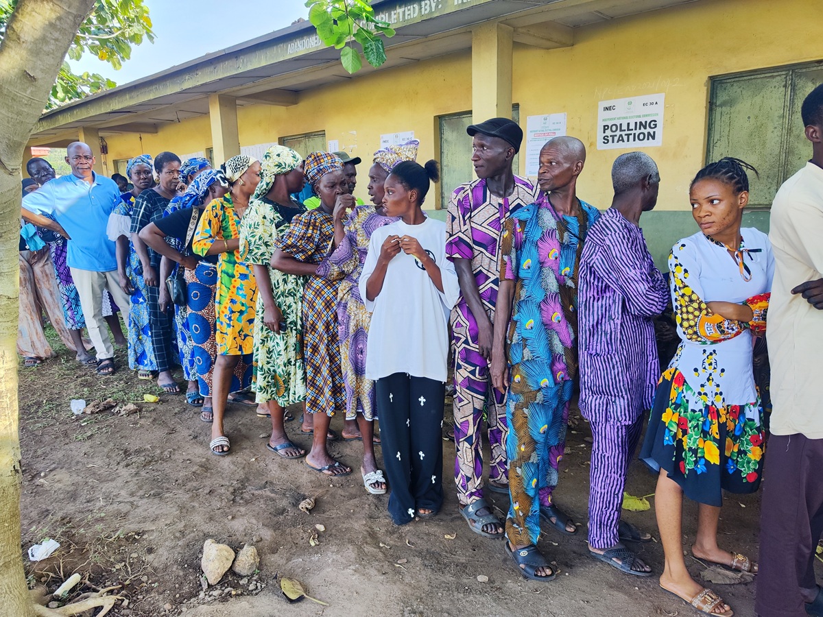 IN PICTURES: Voters Arrive Early at Polling Units Across Ekiti