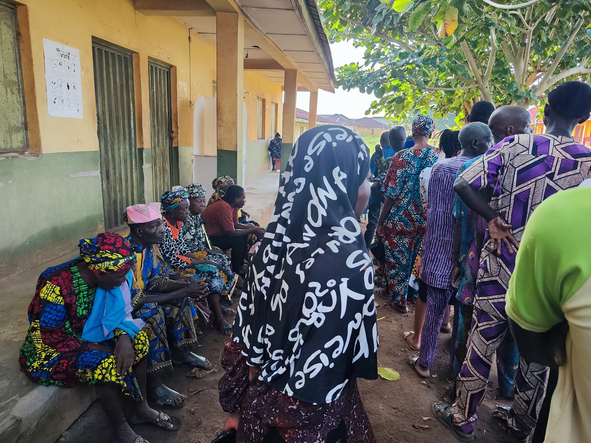 IN PICTURES: Voters Arrive Early at Polling Units Across Ekiti