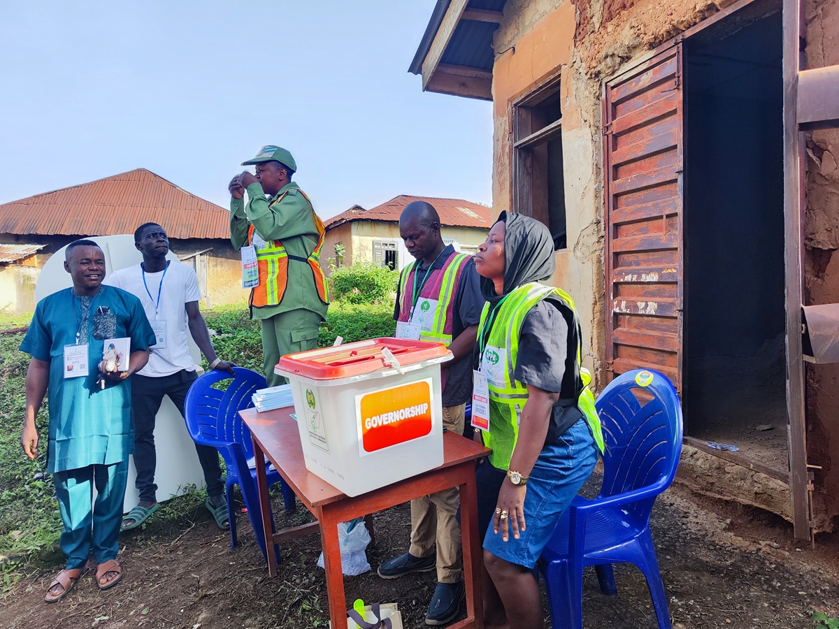 Voters at Pu 1, ward 9 OKERUKU, Ikere-Ekiti. Credit: News Central TV.
