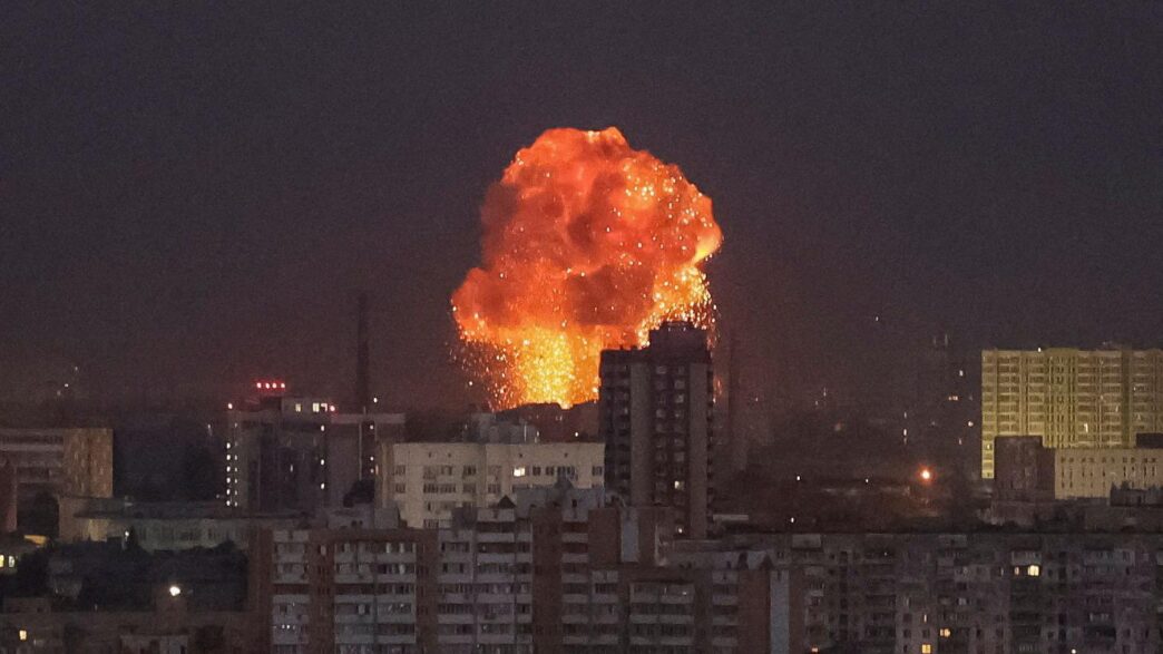 Kyiv Hit by Major Missile Barrage, Explosions Reported