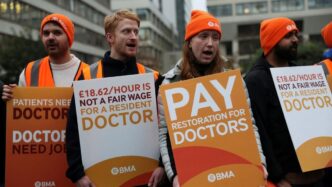 Doctors in England Accept Pay Deal to End Strikes