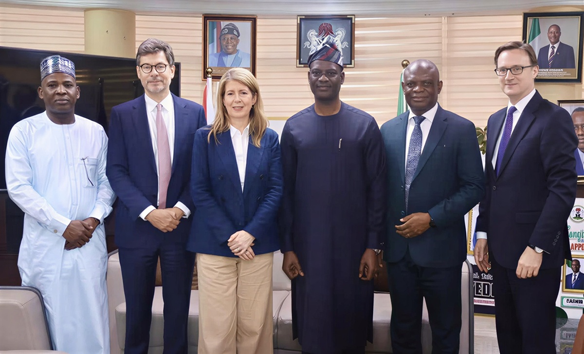 L-R: Mohammed Sanusi, permanent secretary (special duties) at the federal ministry of finance; Jonny Baxter, British deputy high commissioner in Lagos; Baroness Chapman, UK minister for Africa and international development; Taiwo Oyedele, minister of finance and coordinating minister of the economy; Raymond Omachi, permanent secretary (finance) at the federal ministry of finance; and Richard Montgomery, the British high commissioner to Nigeria, at the federal ministry of finance in Abuja