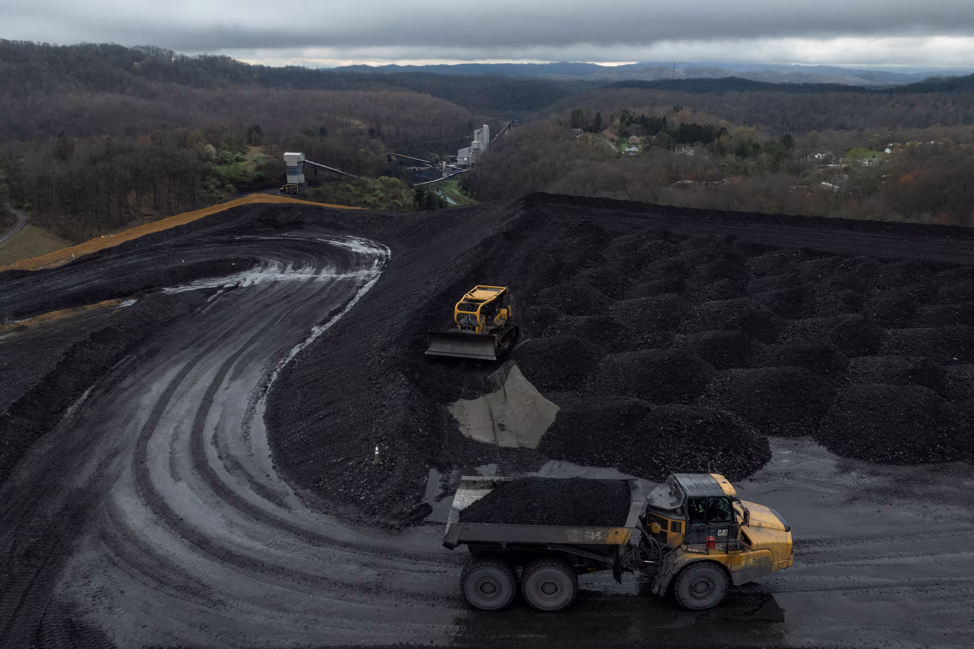 Trump Announces $700m Coal Funding Plan (NewsCentral TV)