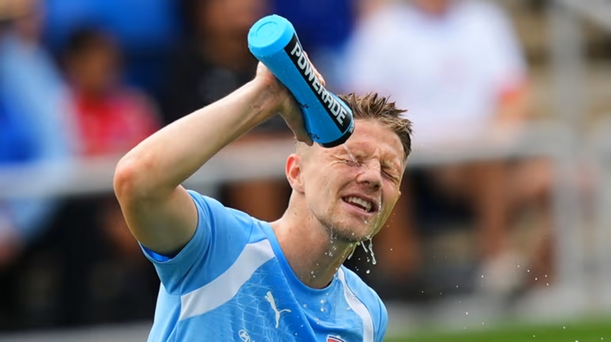 Lukas Cerv, of the Czechia men's national soccer team, refreshes himself while working out in hot Texas weather during a public training session, Saturday, June 6, 2026, in Mansfield, Texas, ahead of the World Cup soccer tournament