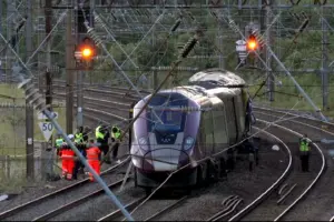 One Dead After Train Crash Near London (News Central TV)