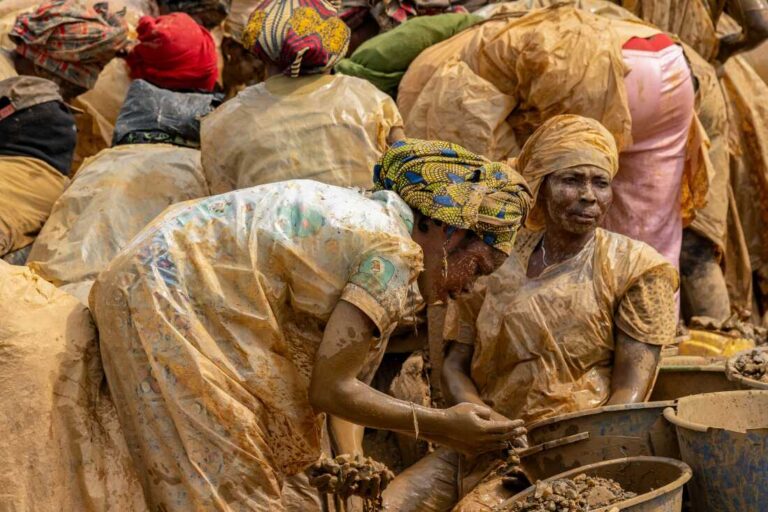 Gold Mining Continues Despite Ebola Fears in DR Congo