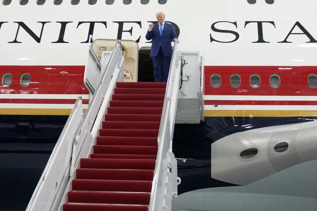 Trump Unveils New Air Force One