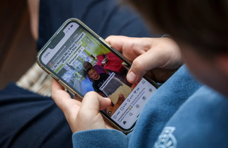 Malaysia Bans Under-16s' From Social Media Access (NewsCentral TV)