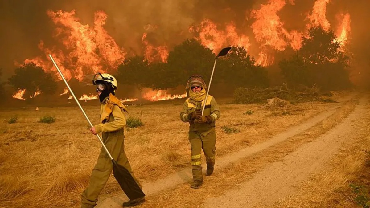 Wildfire Threatens Spain’s Costa Brava Tourist Area