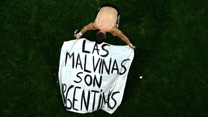 Argentina Awaits FIFA Decision Over Falklands Banner 