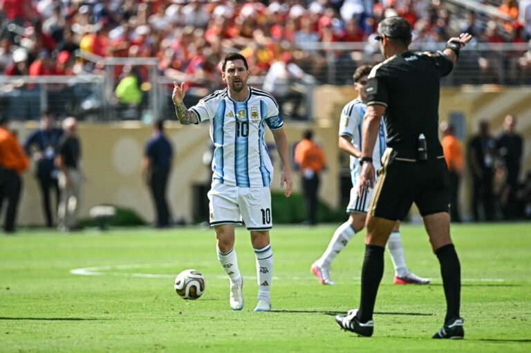 Argentina, Spain Goalless at World Cup Final Half-Time