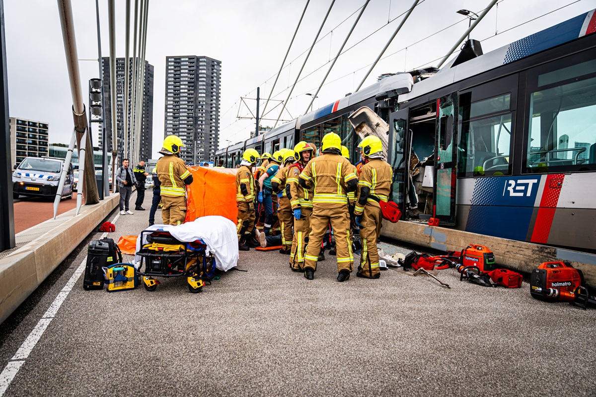 Trams Collide on Rotterdam Bridge, 15 Injured. 