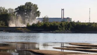 Low Danube River forces Hungary to close nuke (News Central TV)