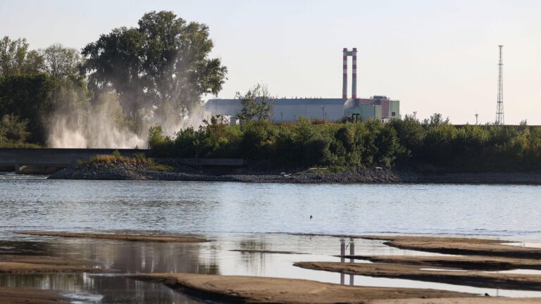 Low Danube River Forces Hungary Nuke Closure