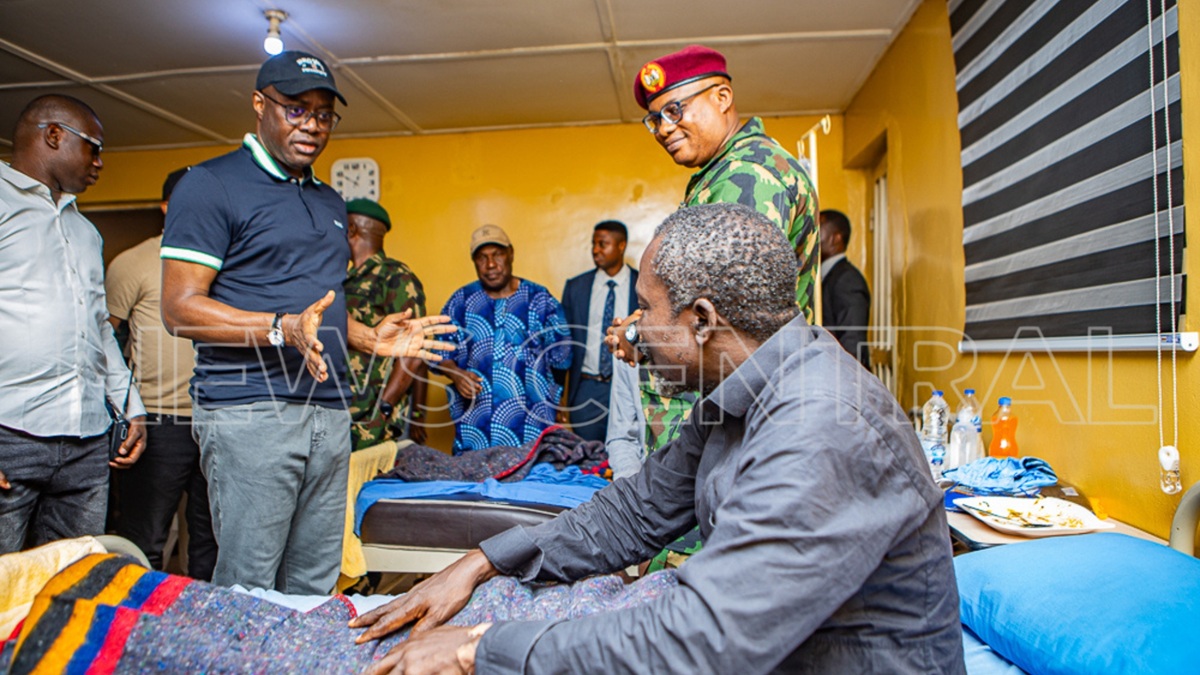 Makinde Visits Rescued Oriire Pupils, Teachers in Hospital