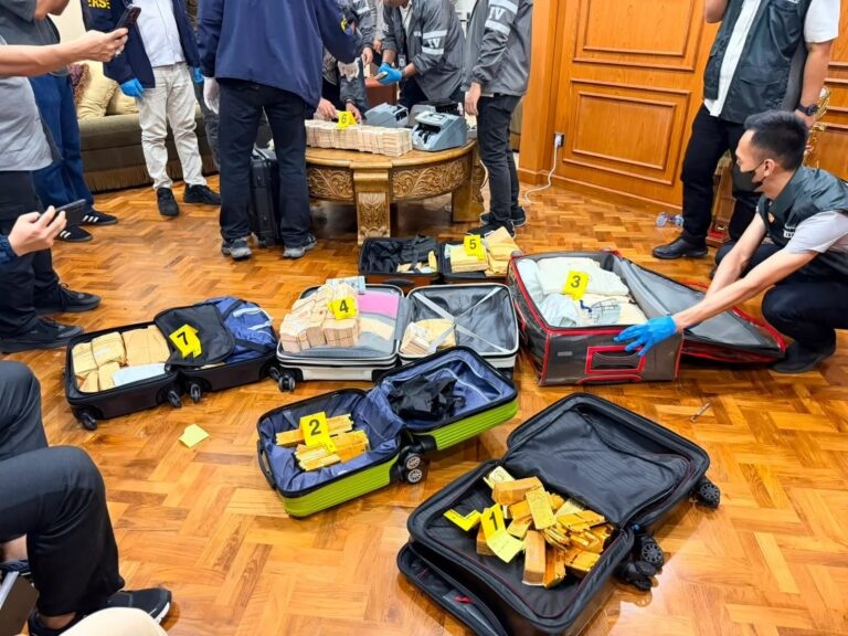 Indonesia Arrests Ex-Prosecutor After Seizing $19Million, Gold