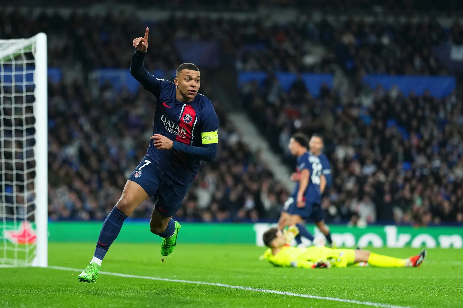Mbappe Fires France into World Cup Quarter-Finals