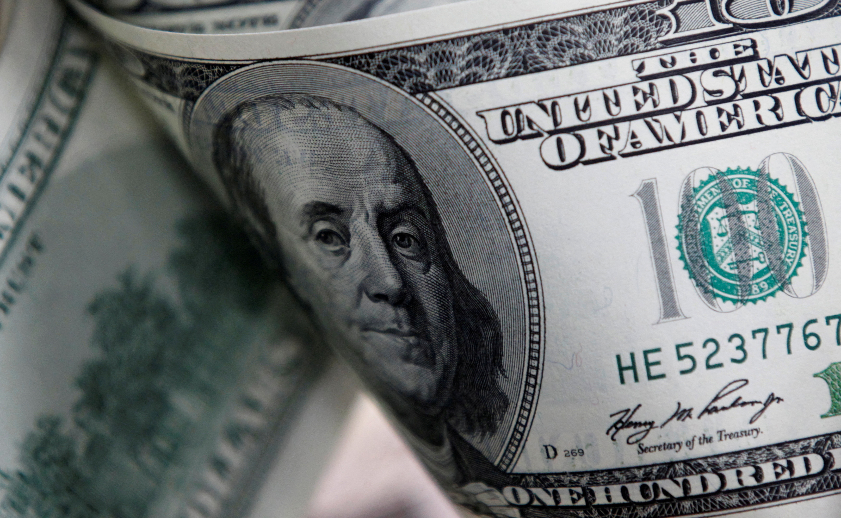 The US dollar soars ahead of the Fed rate decision (News Central TV)