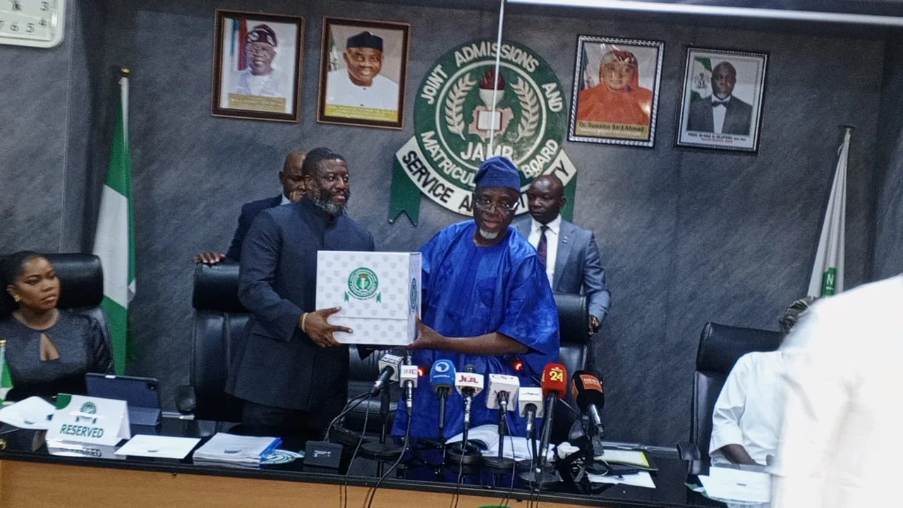 Oloyede hands over to new JAMB registrar