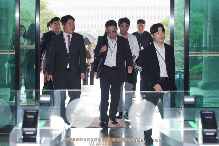 South Korean Investigators Raid Election Commission