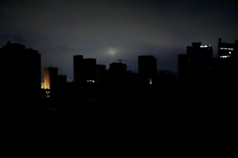 Zimbabwe Hit by Nationwide Power Outage