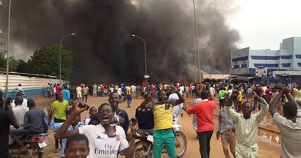 Gunfire and explosions shake Niger capital (News Central TV)