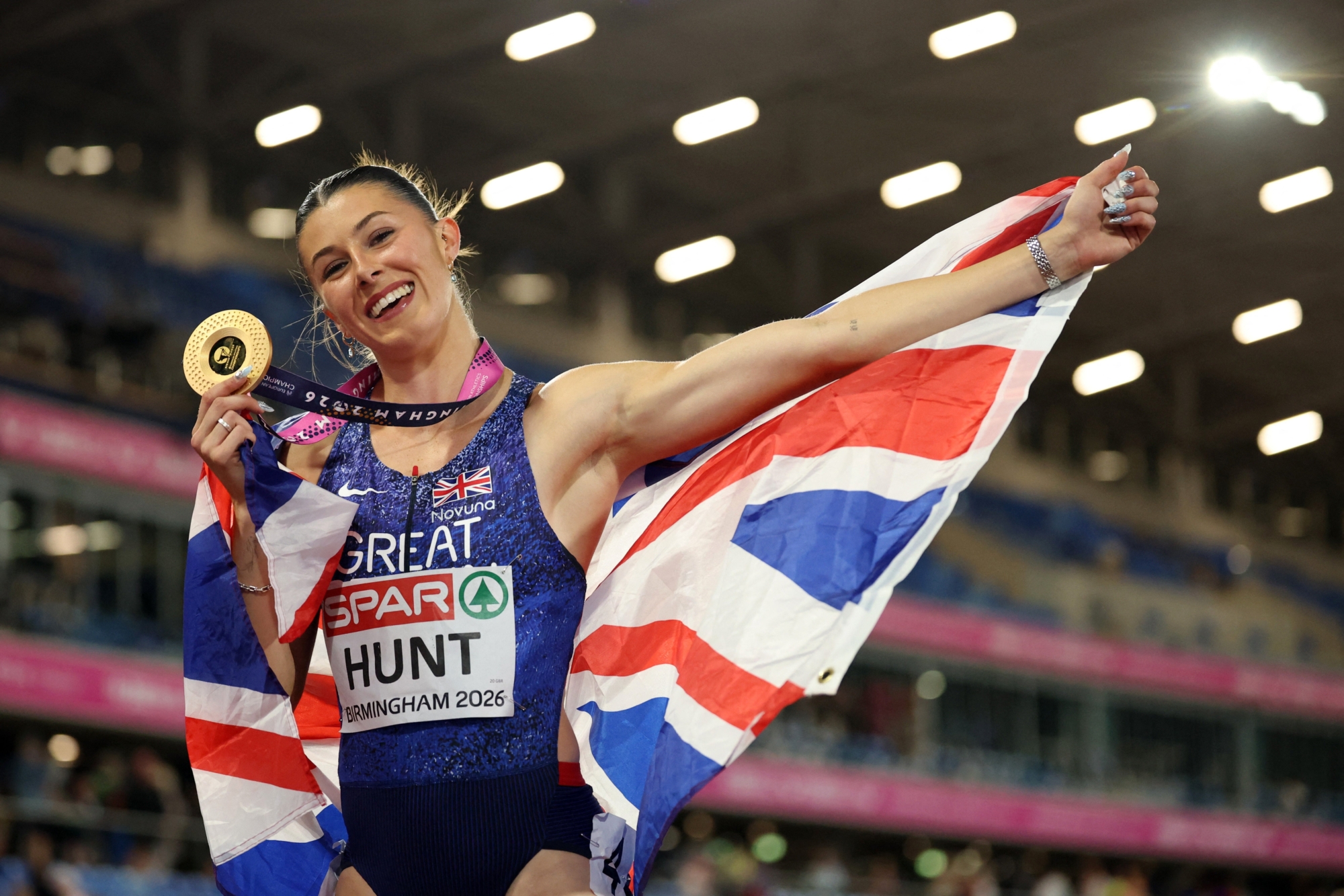 Amy Hunt claims the European Women's 100m title (News Central TV)