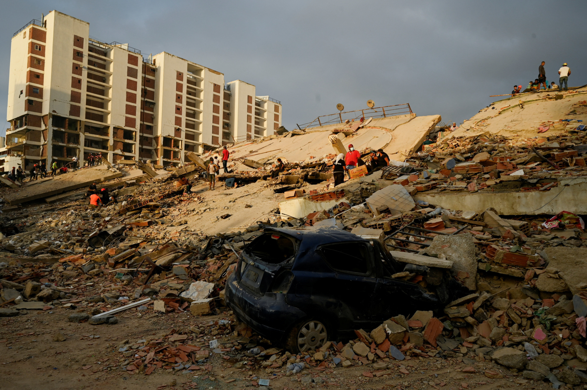 Venezuela quake death toll reaches 6,301 (News Central TV)