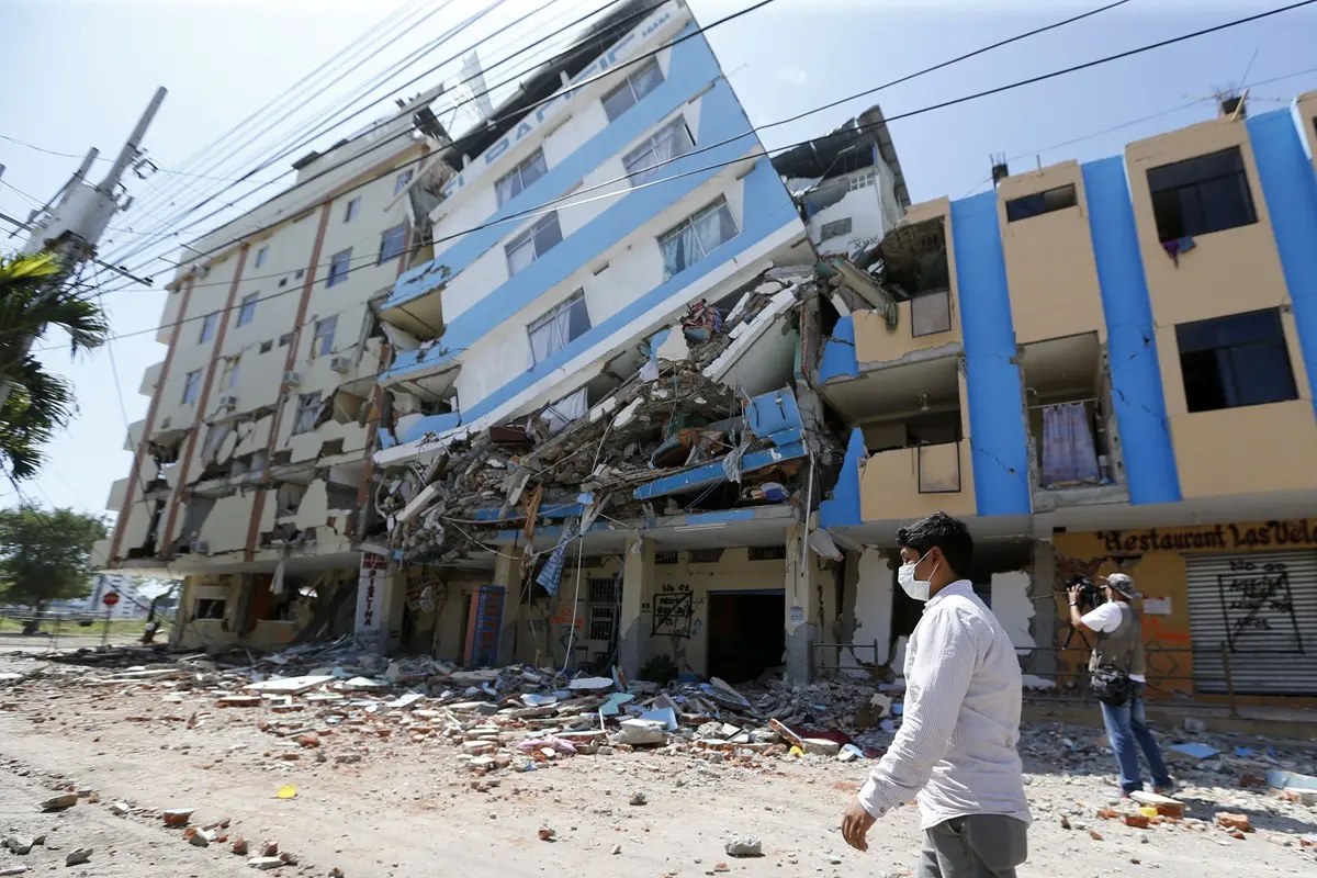 7.4-Magnitude Earthquake Shakes Colombia, Ecuador(News Central TV)