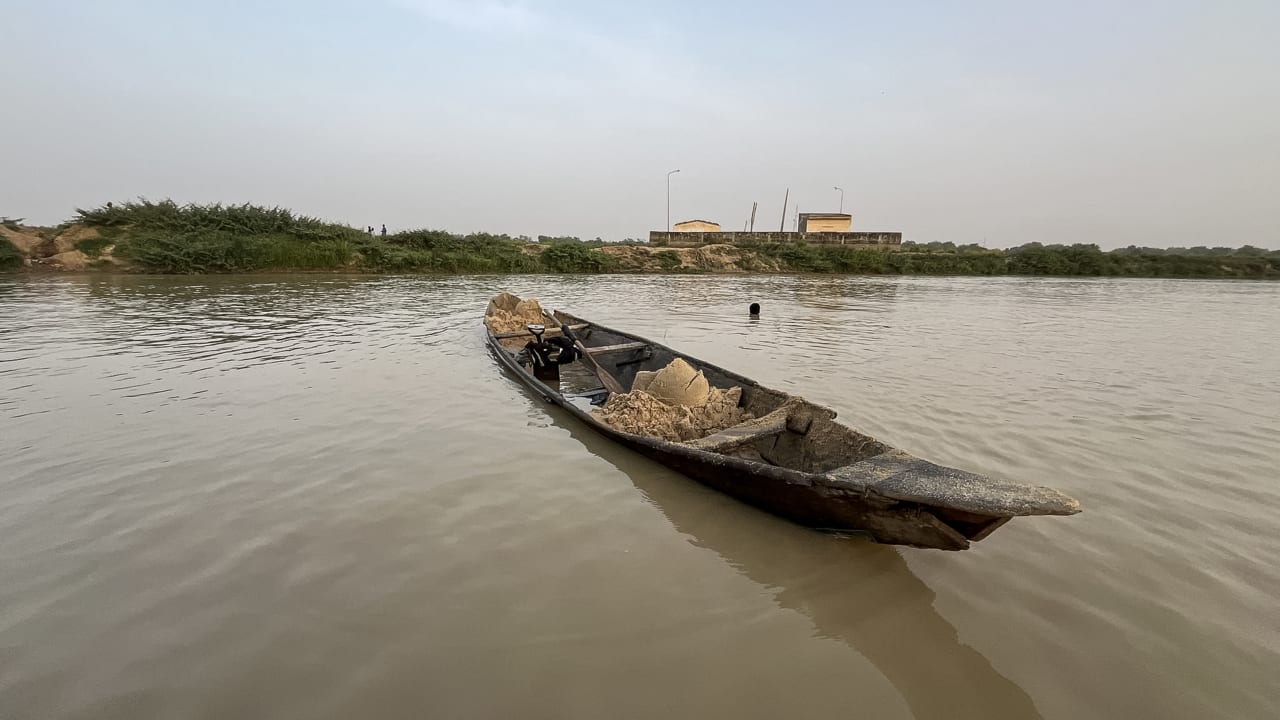 Overloaded boat capsize kills 40 children in Nigeria (News Central TV)