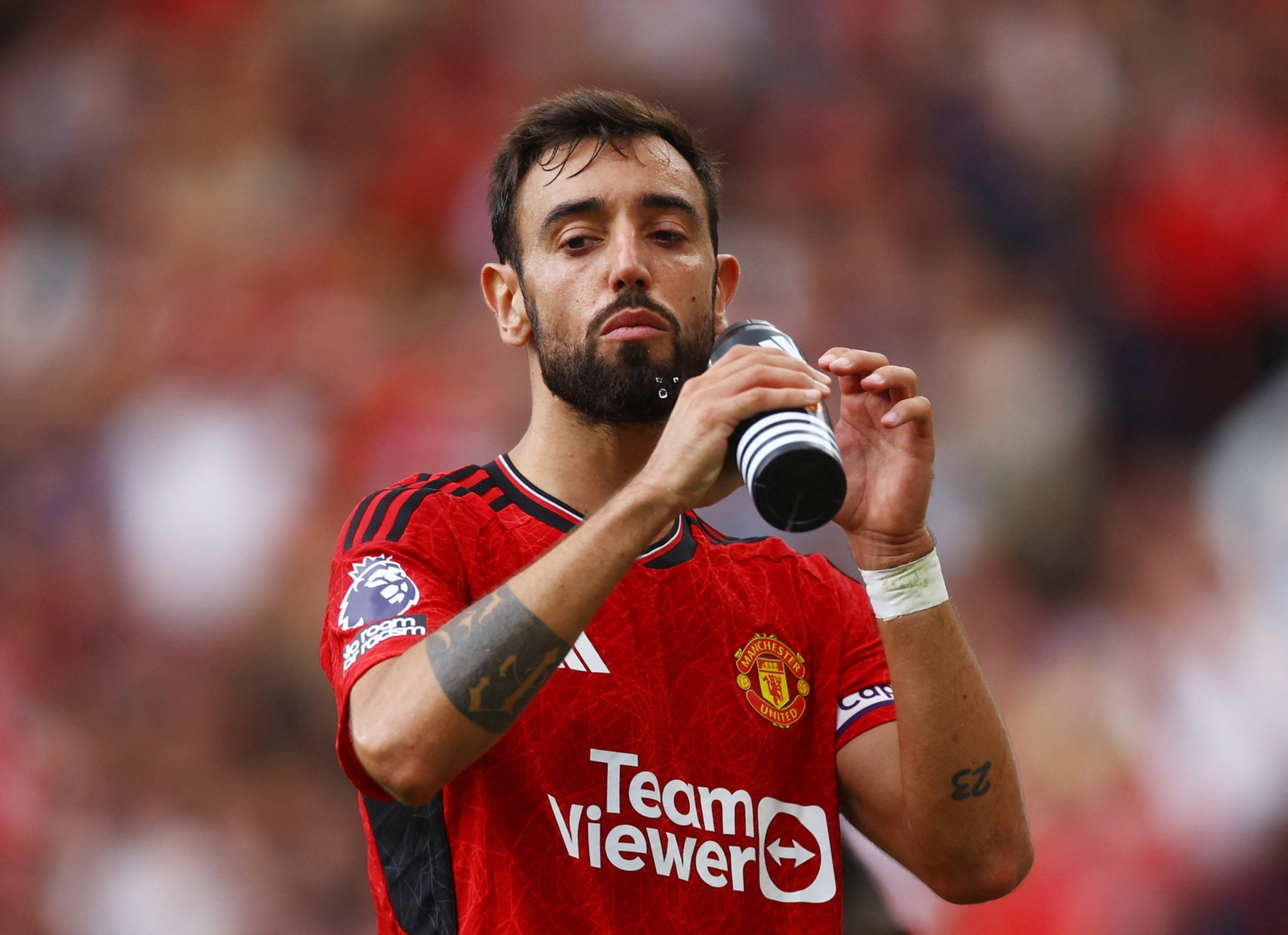 Fernandes treble inspires Manchester United rout (News Central TV)