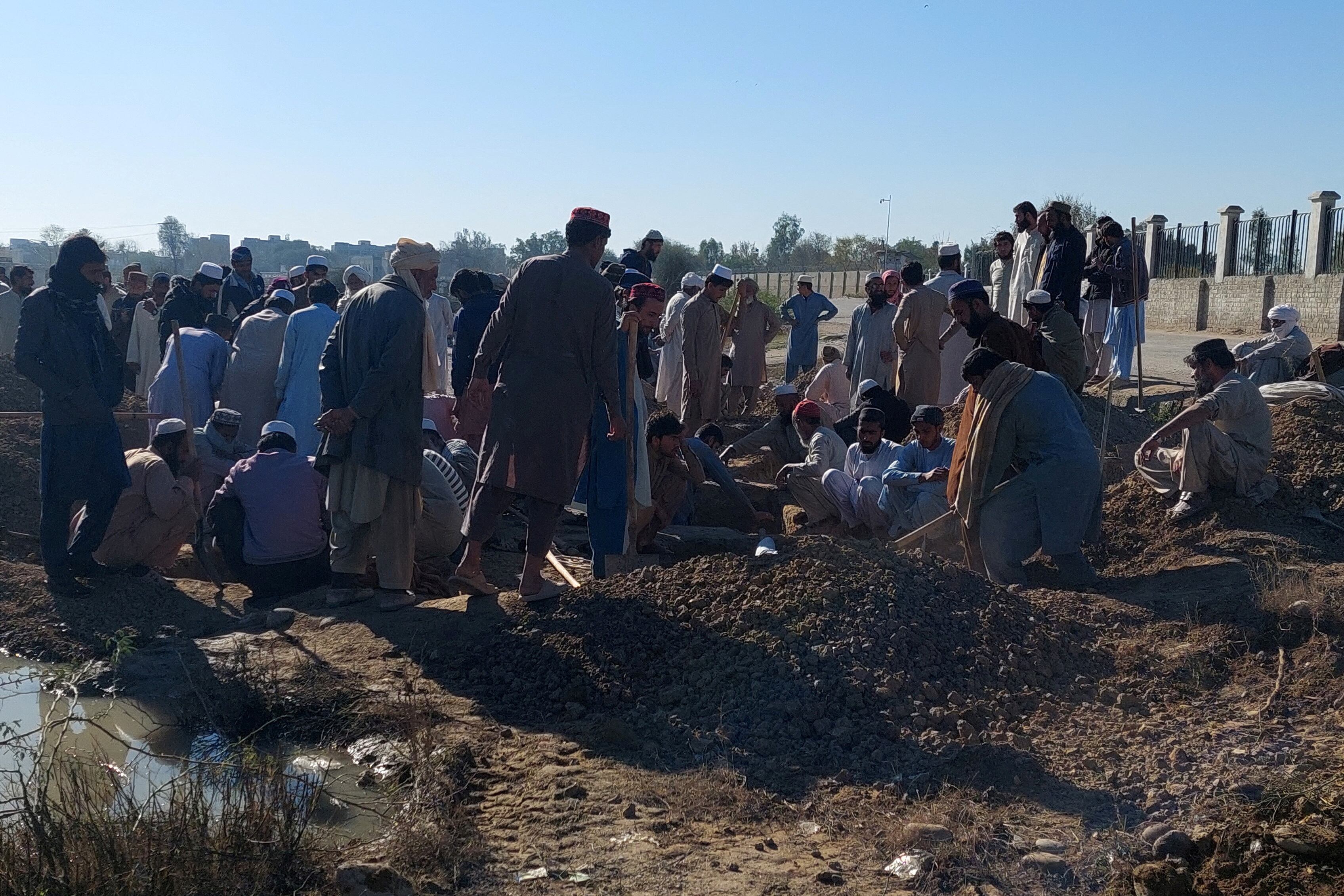 Nine dead in Pakistan suicide bombing (News Central TV)