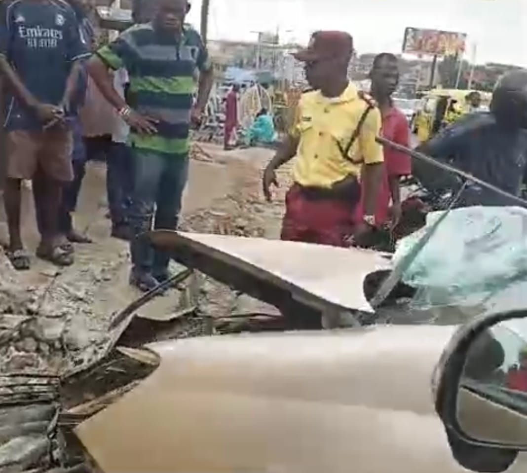 Female Driver Dies in Lagos Road Crash (News Central TV)