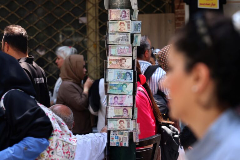 US Embassies Urge Citizens to Leave Middle East