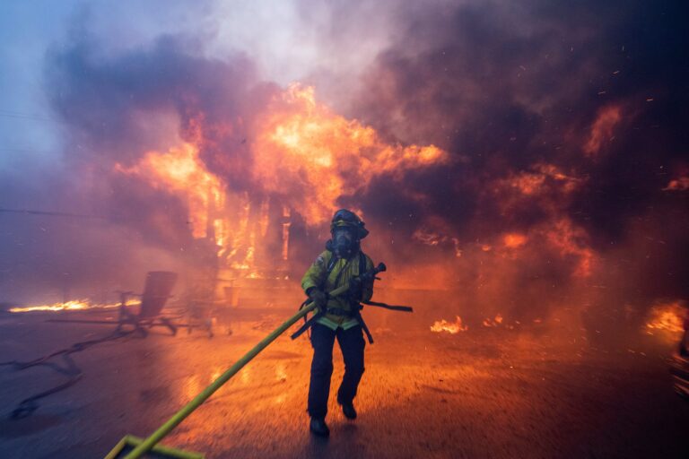 Spain Deploys 275 Firefighters to Battle Andalusia Blaze