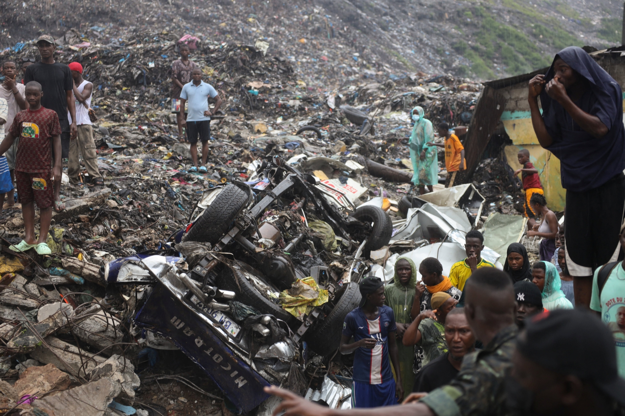 Guinea landfill collapse death toll rises to 34 (News Central TV)
