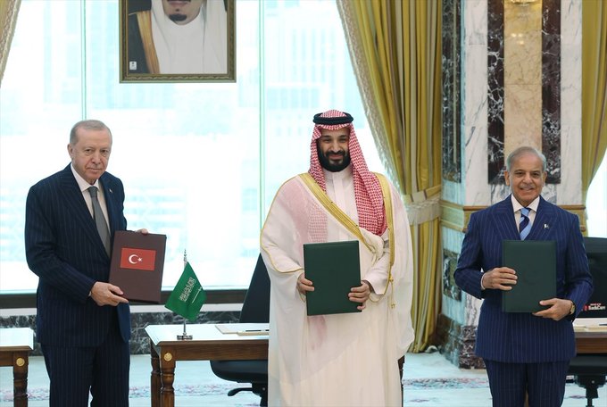 Saudi Arabia, Turkey, Pakistan Sign Defense Agreement (News Central TV)