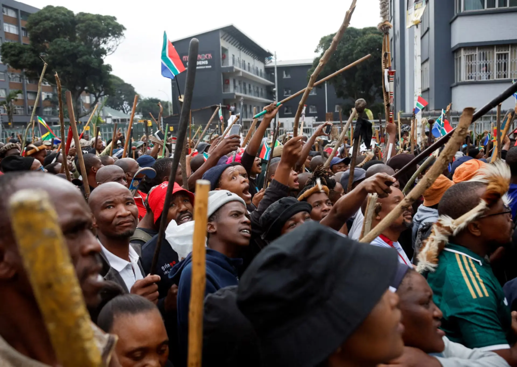 Anti-migrant march gathers near SADC Summit (News Central TV)