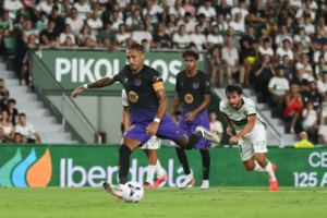 Barcelona trounce Elche 5-0 in opener (News Central TV)