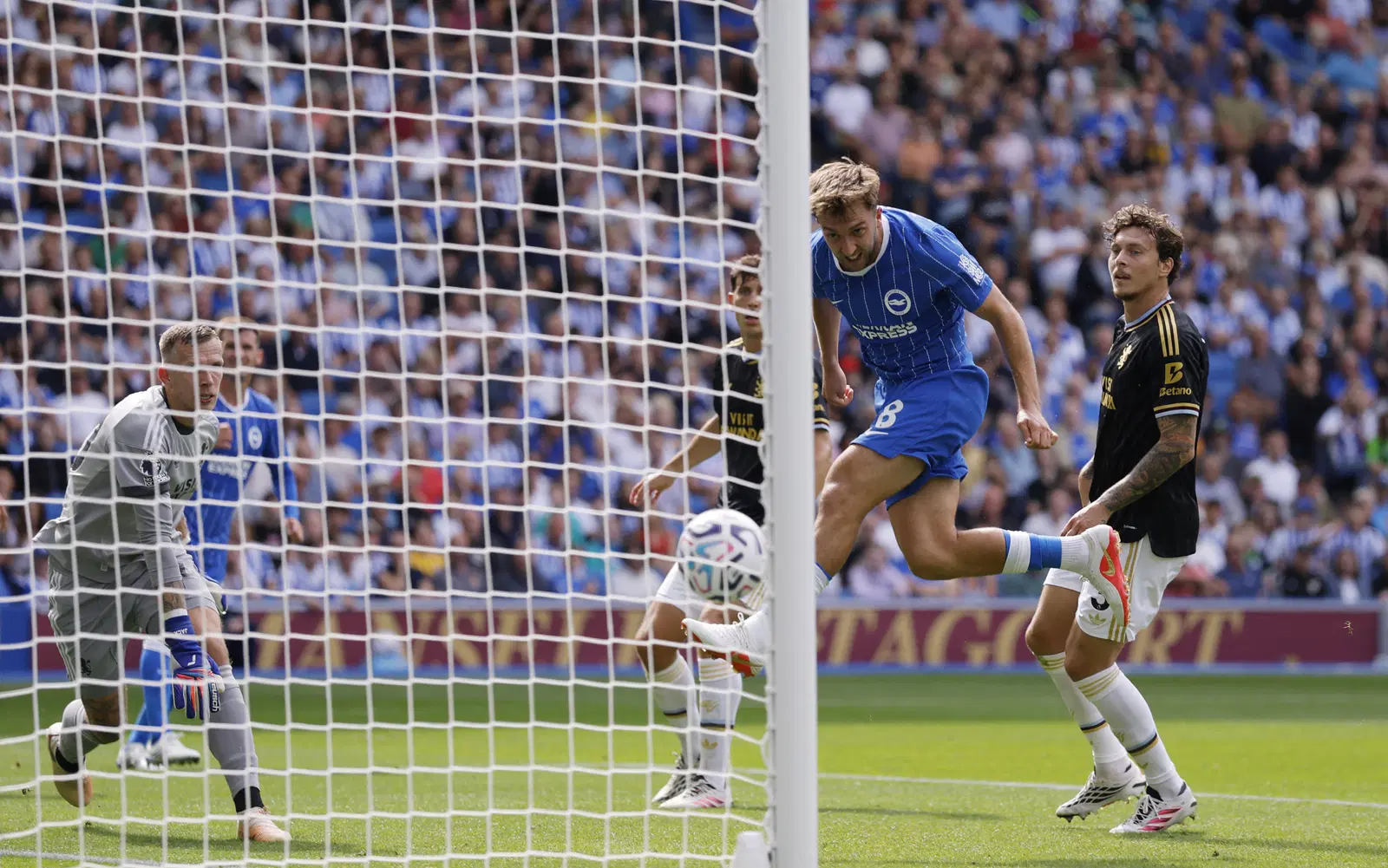 Brighton thrash Villa in four-goal rout (News Central TV)